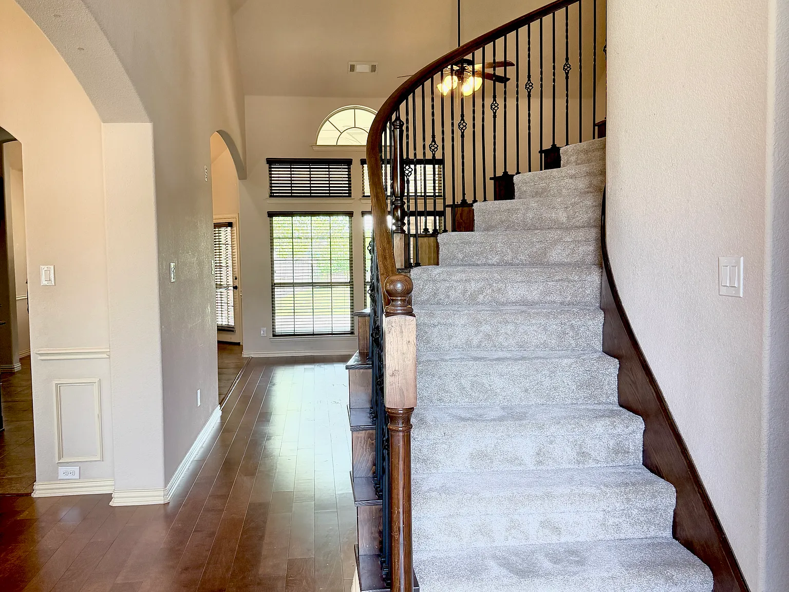 5 bed, 2610 sqft, $3,000 — Photo 3