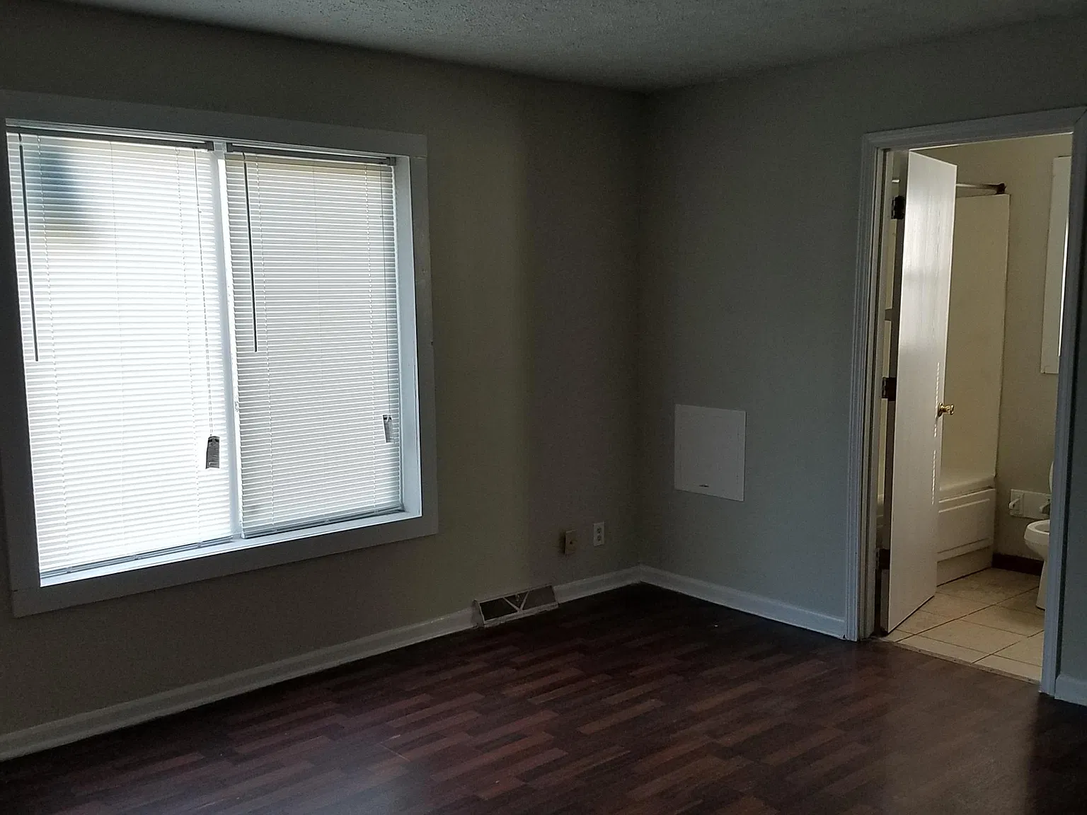 2309 La Salle St — Photo 2