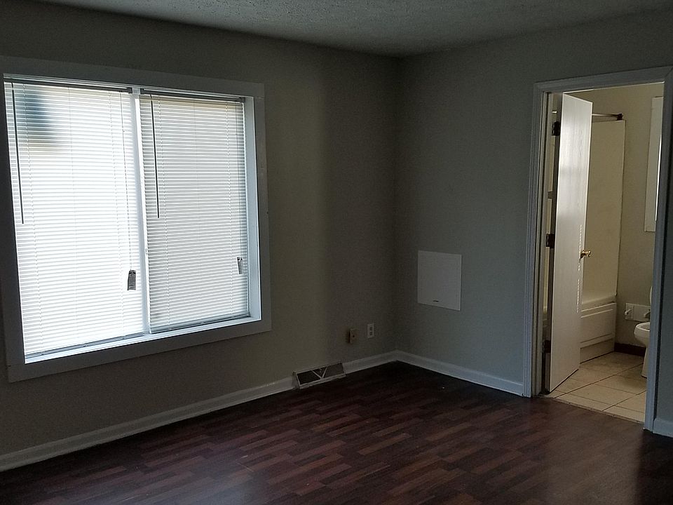 2nd image of 2309 La Salle St