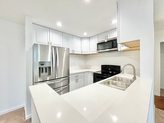 4th image of 12720 Burbank Blvd Unit 310