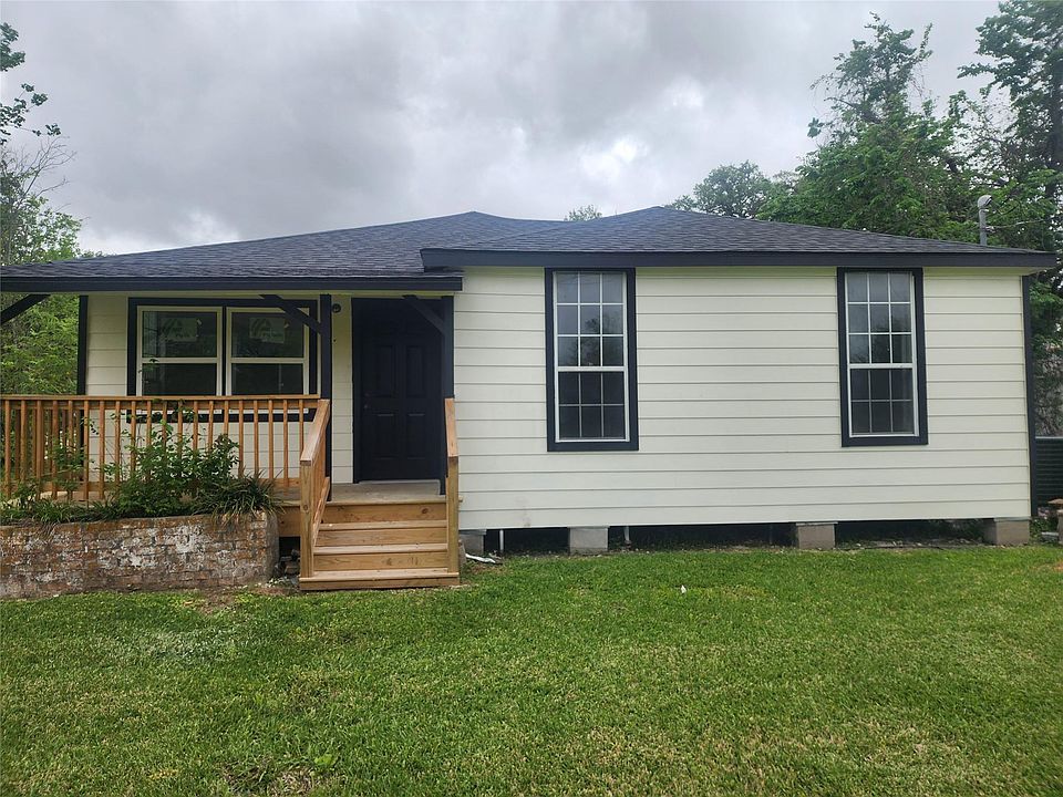 1st image of 839 Yaupon St