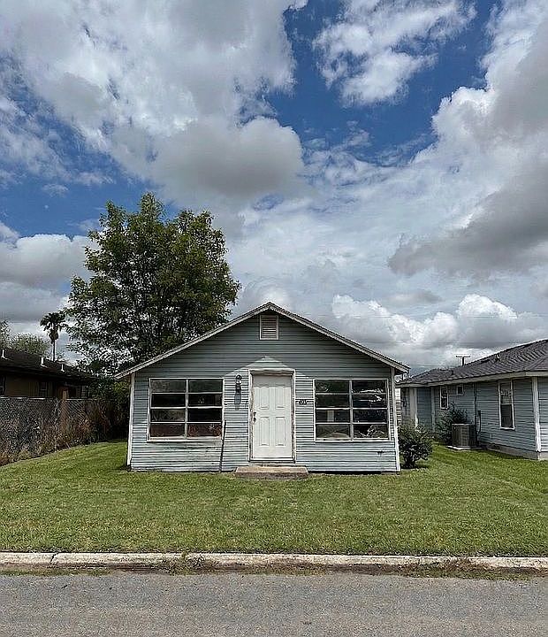 1st image of 119 E Crenshaw Ave