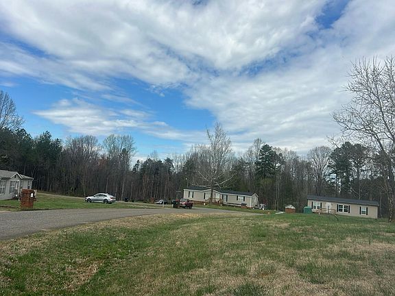 5th image of 118 Mountain Brook Dr