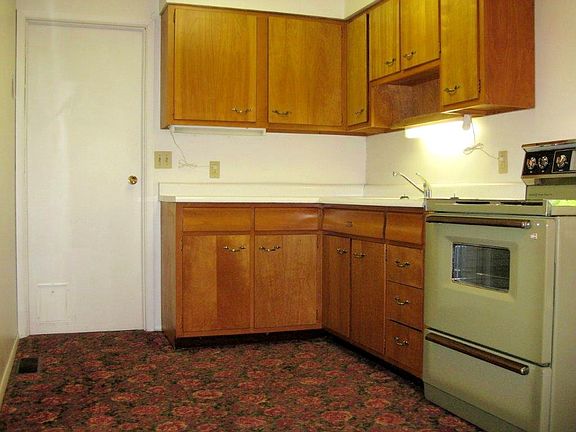 4th image of 7 Farhills Dr