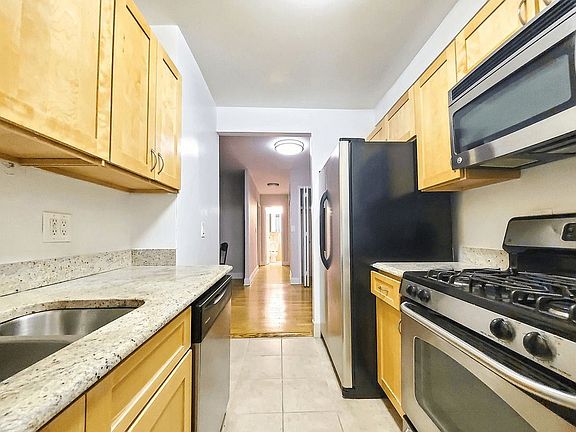 3rd image of 301 E 47th St APT 6D