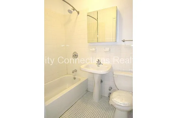 Rented by City Connections Realty | media 23