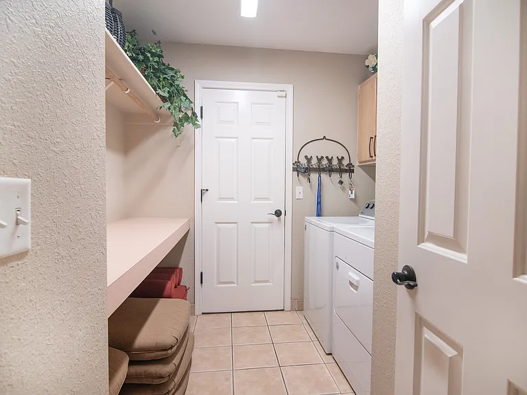 779 N Harvey Ln — Photo 27