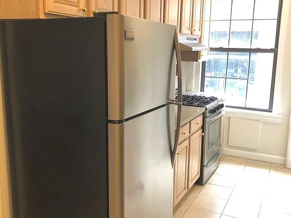 2nd image of 175 W 76th St #2C1