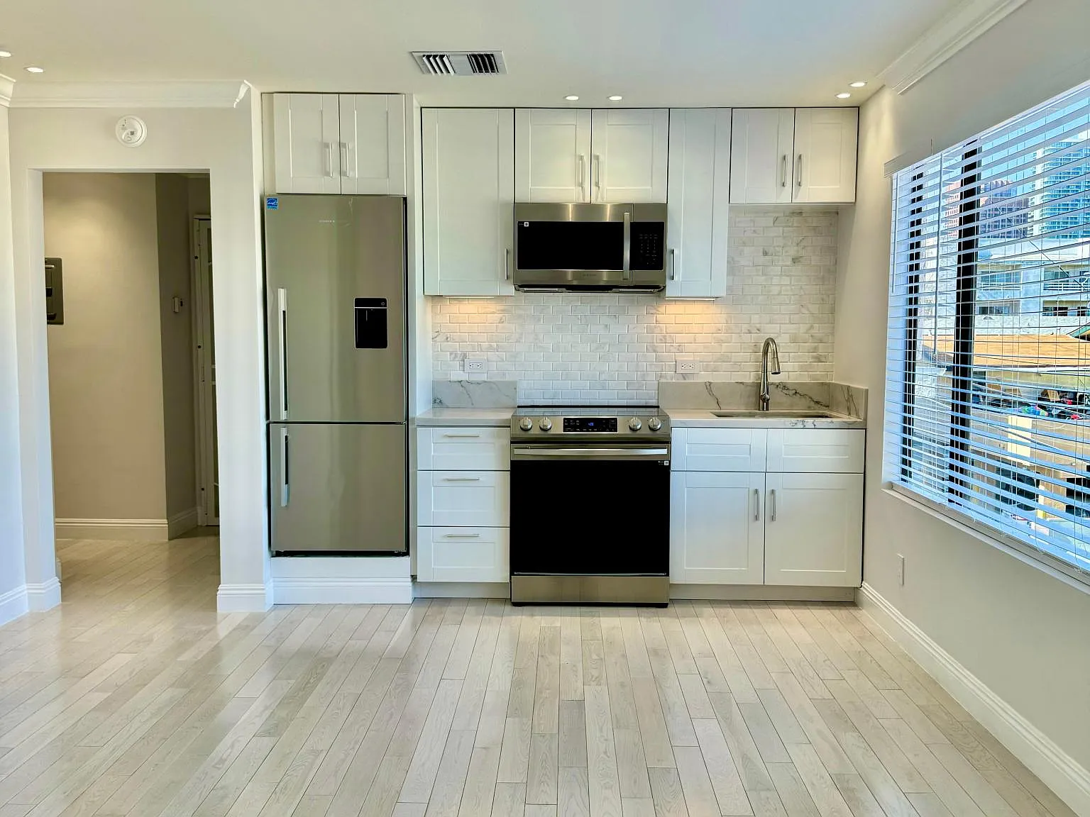 1540 Brockton Ave — Photo 4