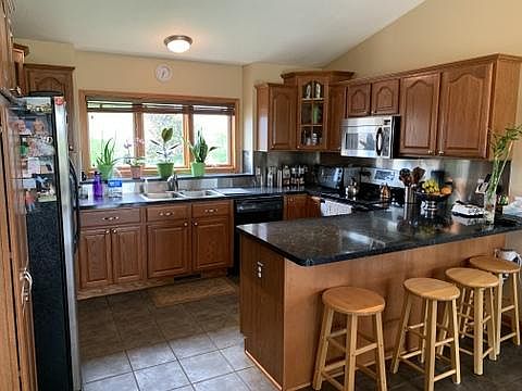 3rd image of 1008 Willow Creek Dr SE