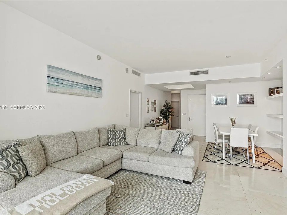 50 S Pointe Dr #805