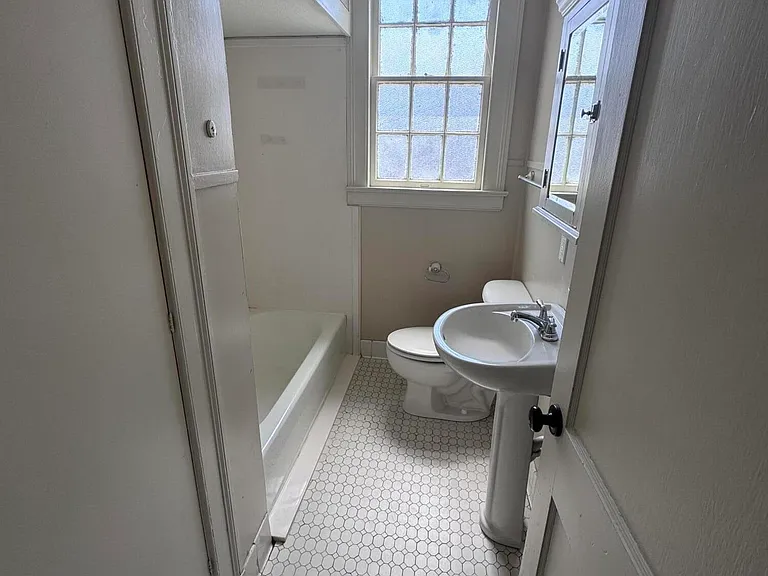 317 W University Ave #4 — Photo 4
