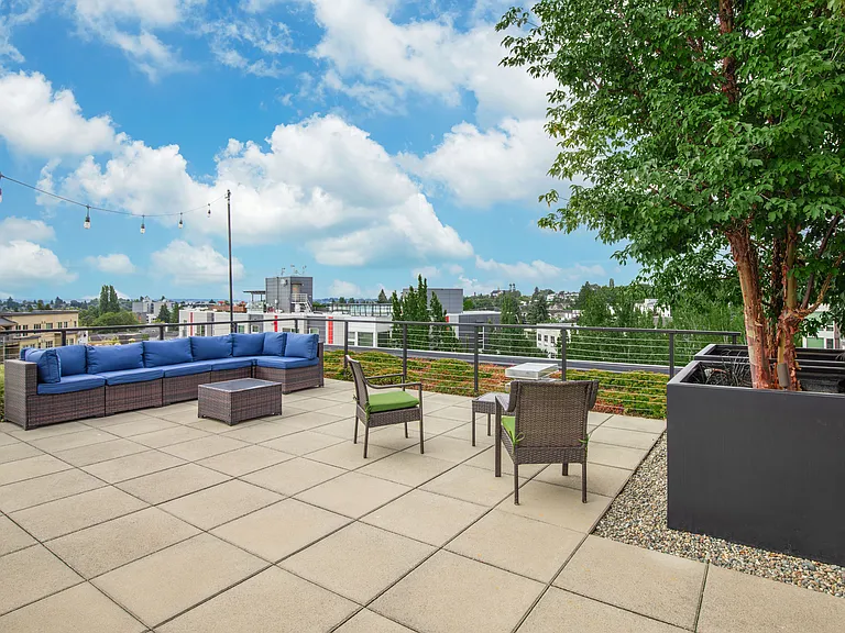 2112 E Denny Way — Photo 38