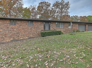 2504 Essex Dr, Kingsport, TN 37660