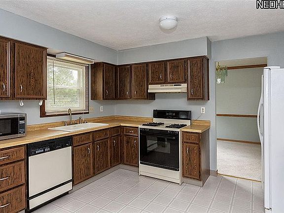 5th image of 3146 Holly Dr