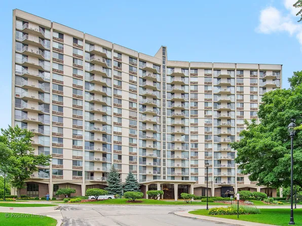 40 N Tower Rd APT 15G, Oak Brook, IL 60523