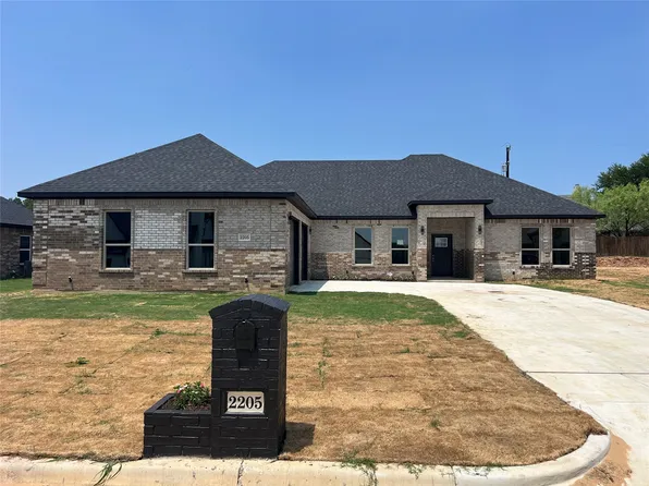 2205 Briarwood Dr, Bridgeport, TX 76426