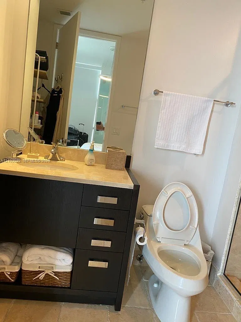Trump Royale Condo — Photo 4
