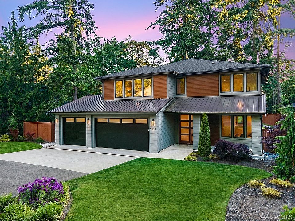 wonderful community, level street, mid island...premier location !