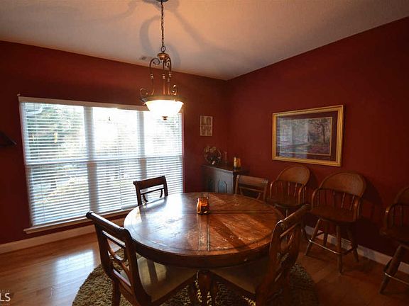 3rd image of 427 Chateau Dr