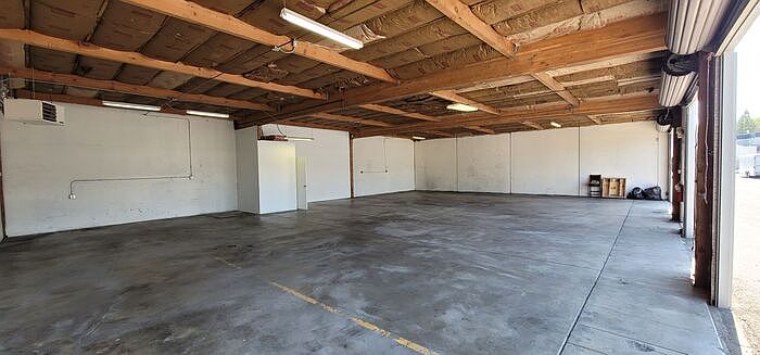 2nd image of 1055 Industrial Way #13