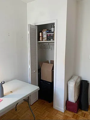 Rented by M.Grossman R.E. Management | media 17