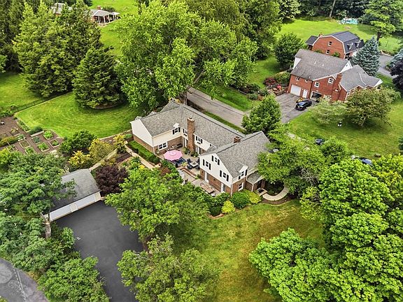 2nd image of 836 Old Thorn Run Rd