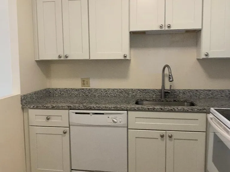 271 Chelsea St #10 — Photo 1
