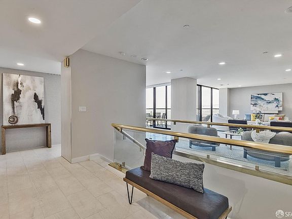 3rd image of 611 Washington St #2105