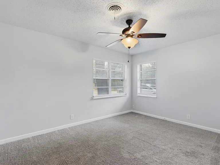 2120 Nottingham Blvd — Photo 12
