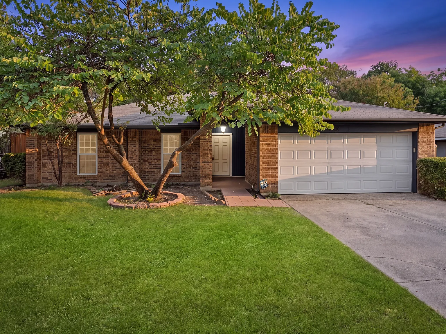 4 bed, 1909 sqft, $2,900 — Photo 1