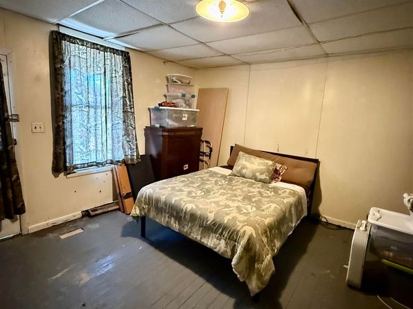 122 Windy Hill Dr, Mannington, WV 26582