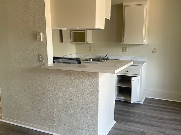 4th image of 144 W 13th St #15