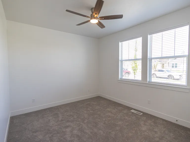 8933 W Tamworth Dr — Photo 7