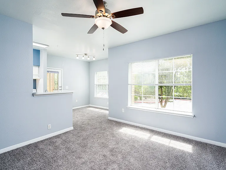 SoCo Park Apartments — Photo 18