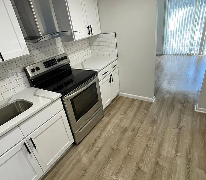 Robin Hood Apartments — Photo 30