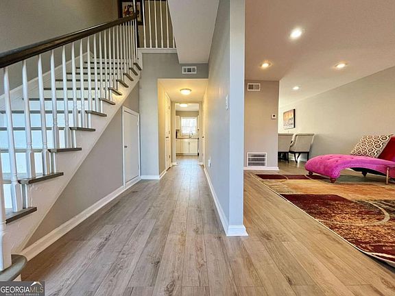 5th image of 6520 Roswell Rd Unit 3
