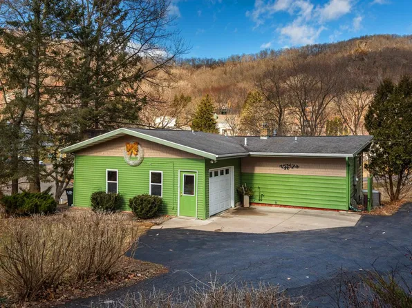 N1963 Wedgewood DRIVE E E, La Crosse, WI 54601