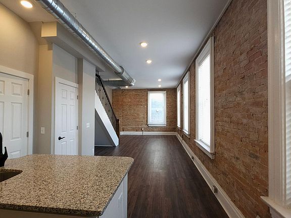 3rd image of 1905 Race St #301