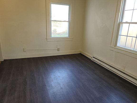 3rd image of 3 Emmons Pl #3