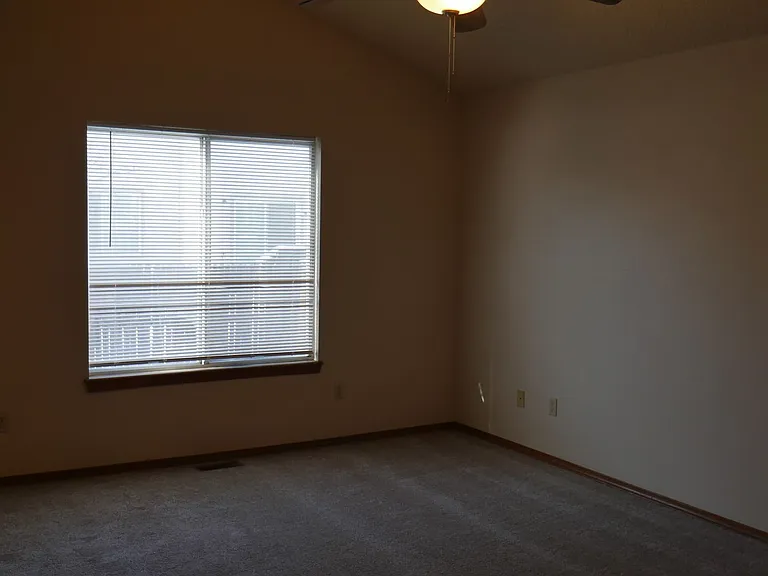 8226 Scarborough Dr — Photo 11