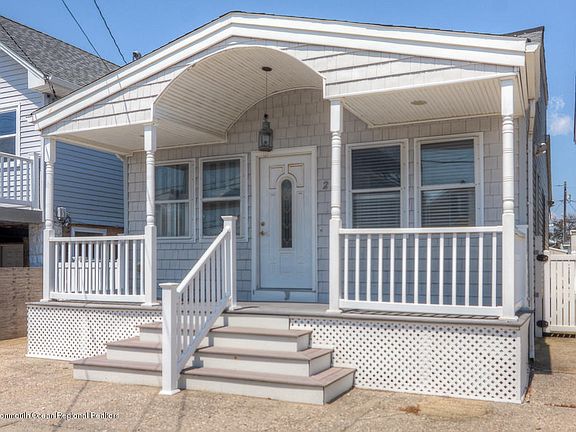 2nd image of 212 Dupont Ave