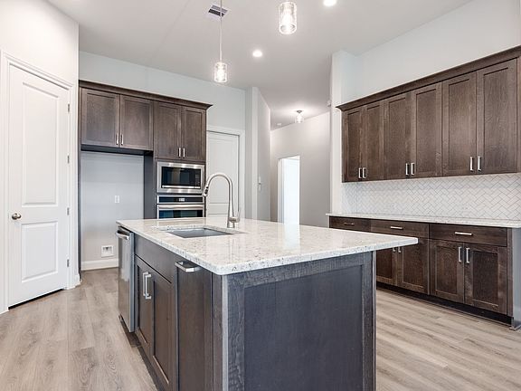 2nd image of 813 Coronado Terrace Ln