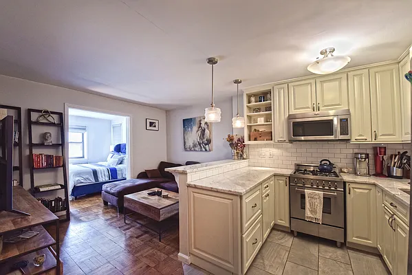 Rented by Bank Neary | media 6