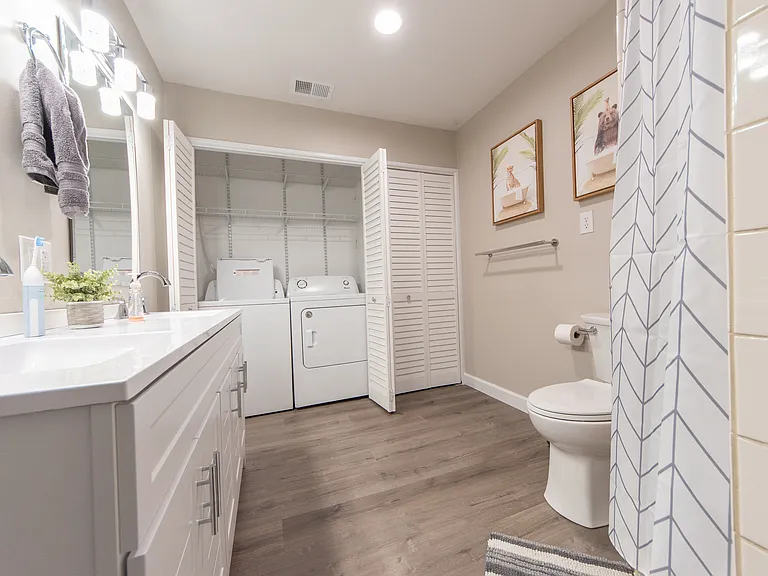 2943 Desoto Way — Photo 15