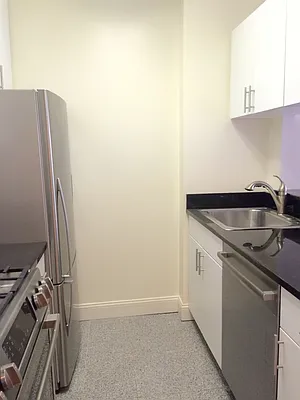 Rented by 280 Park Avenue South Realty | media 43