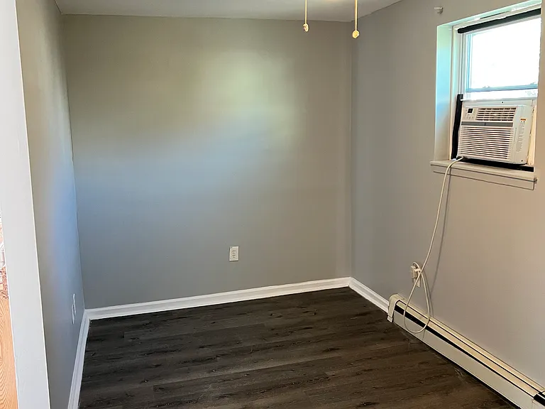 38 Center St #B — Photo 8