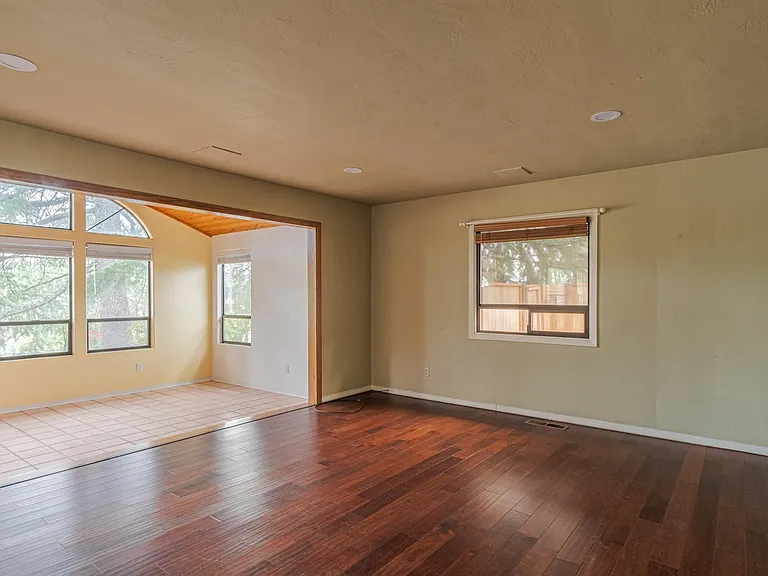 1430 NE Sherman Ln — Photo 9
