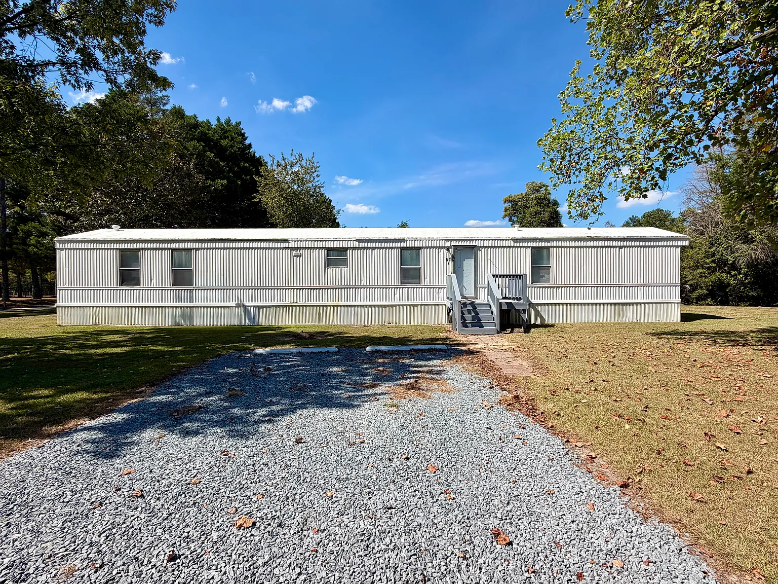 3 bed, $995 — Photo 1
