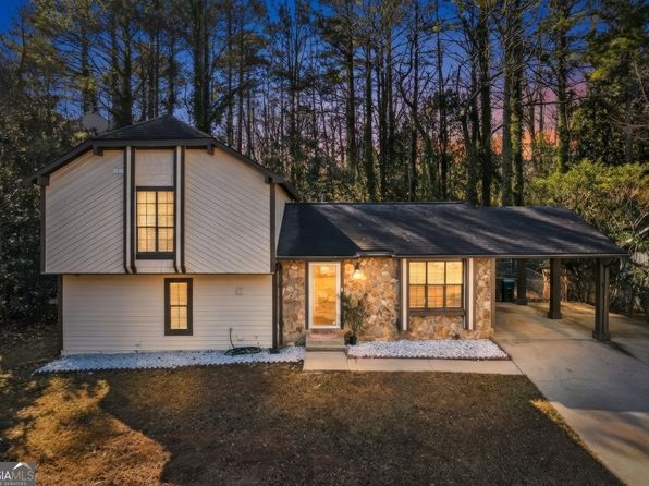 2835 E Mount Tabor Cir